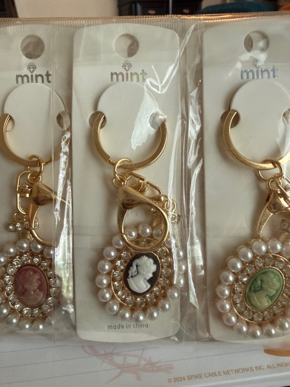 12 Pack Mint Gold Pearl Cameo Bag Charms NWOT